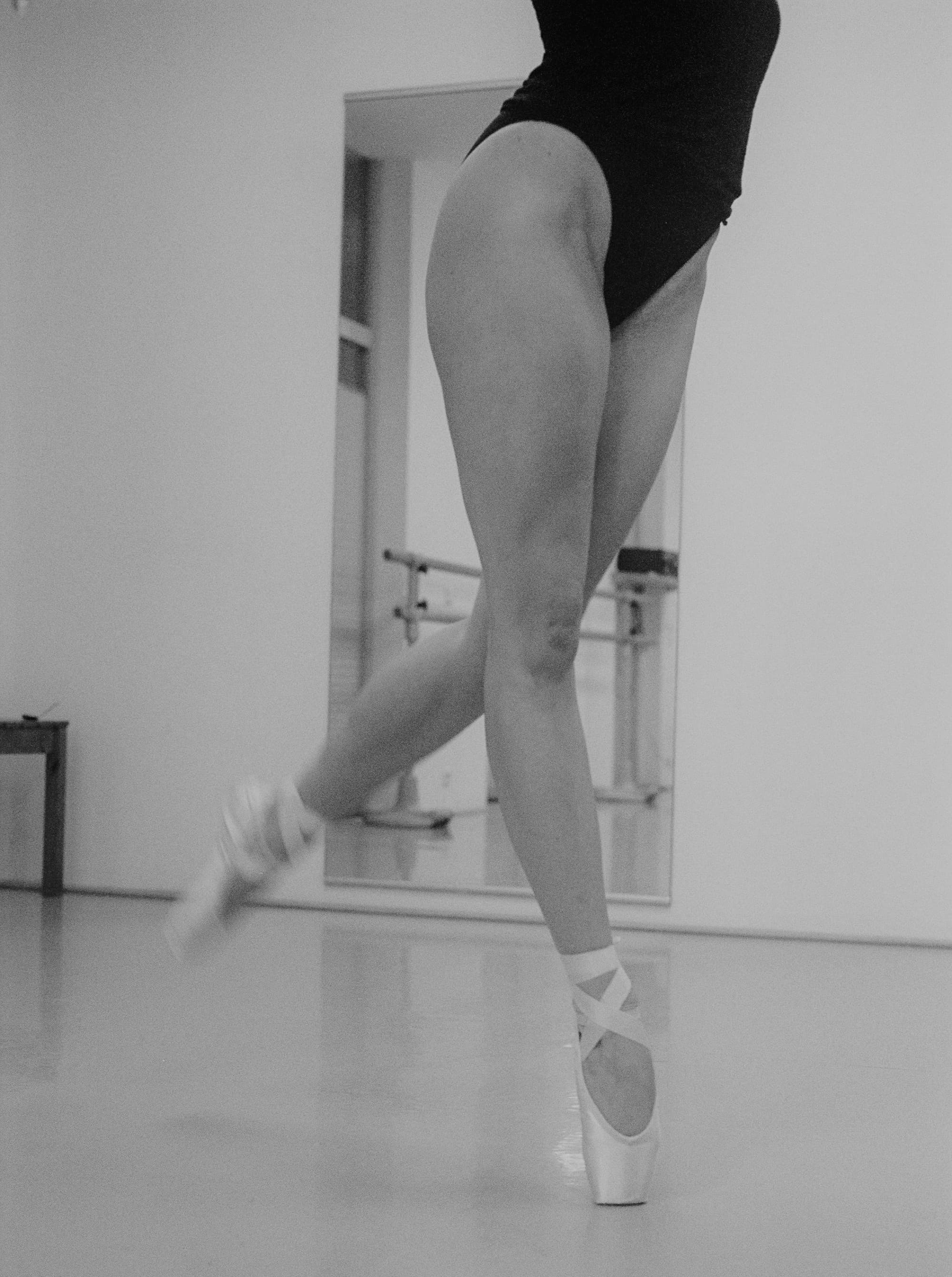 Monochrome Dance 05